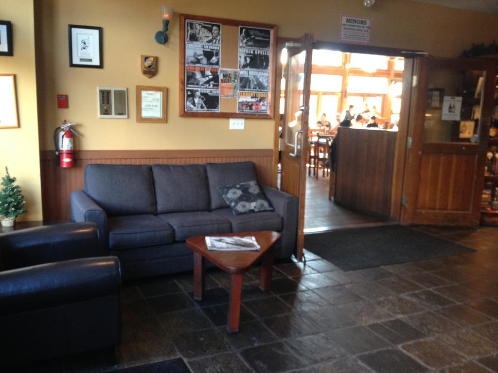 Howe Sound Inn & Brewing Company Squamish Exterior photo