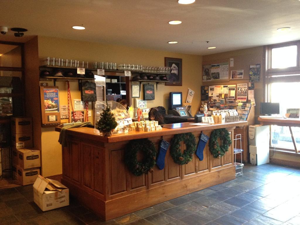 Howe Sound Inn & Brewing Company Squamish Exterior photo