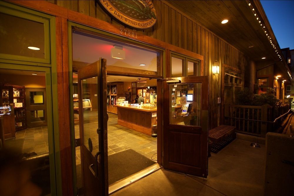 Howe Sound Inn & Brewing Company Squamish Exterior photo