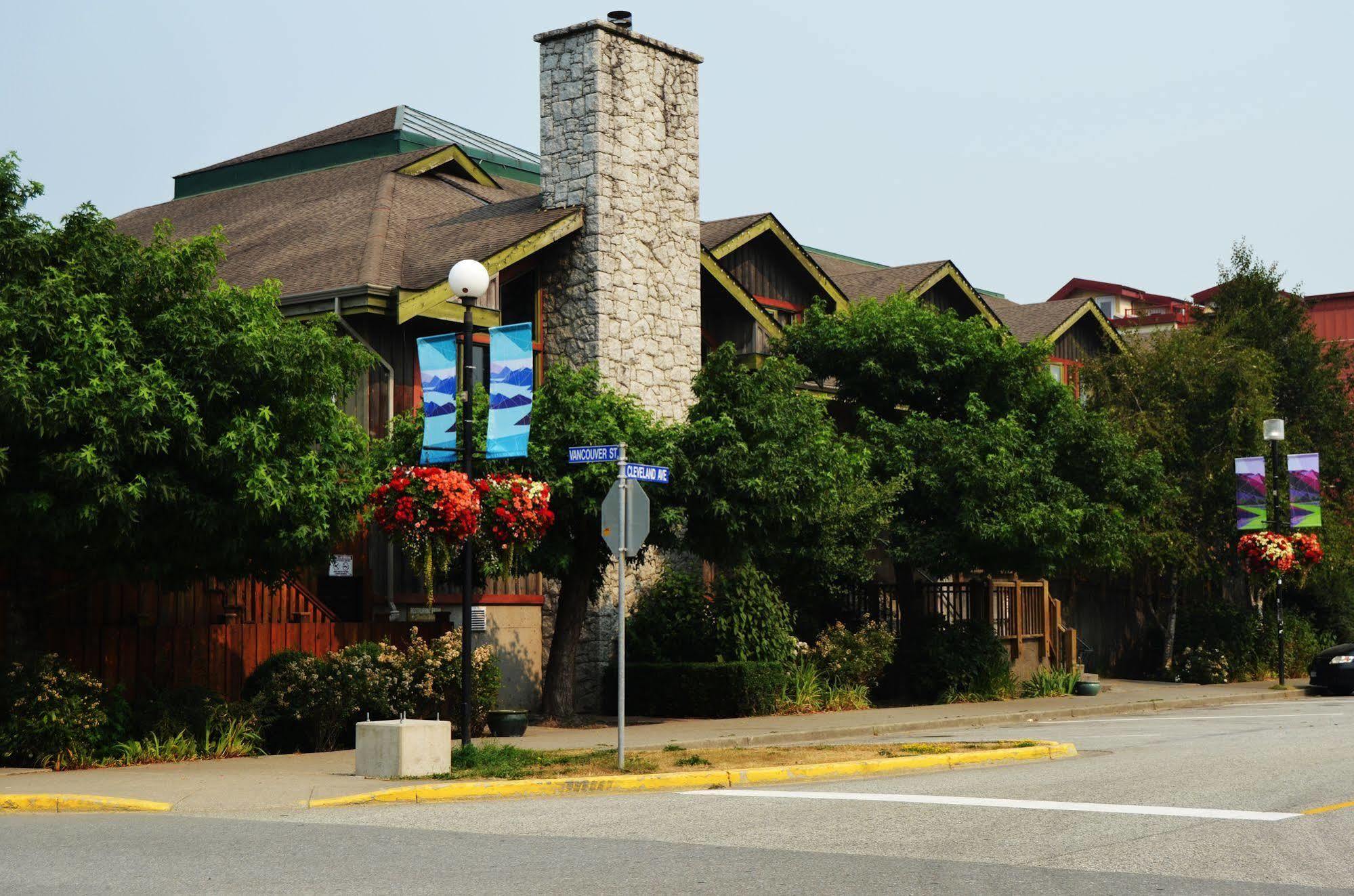 Howe Sound Inn & Brewing Company Squamish Exterior photo